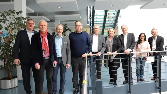 sztu_dekane_zu_besuch_an_der_h-brs_gruppenbild.jpg (DE)