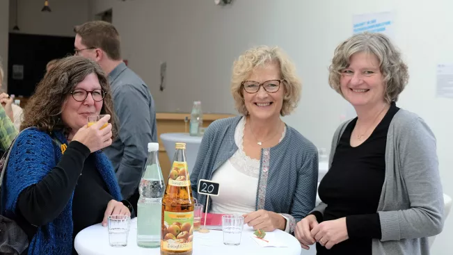 tdl18_cocktail_party_andrea_schwandt_susanne_kundmueller-bianchini_jill_yates-wolff_foto-sven-flessing.jpg (DE)