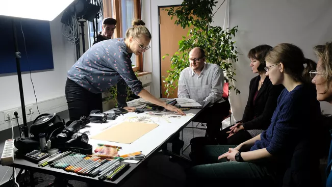 tdl18_ws_videolabor_mit_anna_mahendra_foto-sven-flessing.jpg (DE)