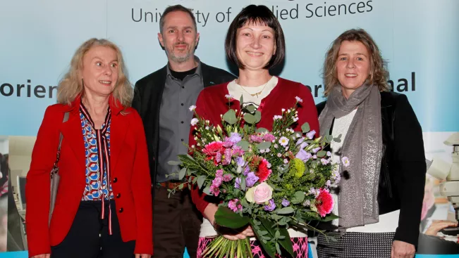 verleihung_lehrpreis2018_gross-iris_vp_rothe-irene_winzker-marco_schubert-barbara_stvkanzlerin_2018-11-07_foto_eva_tritschler_2721.jpg (DE)
