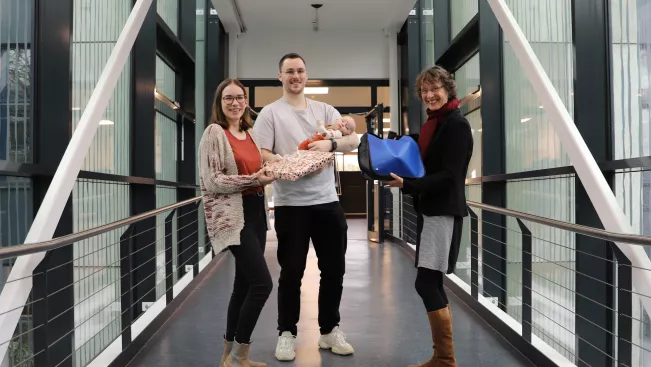 vollmar_hinzel_begruessungspaket_kind_gleichstellung_barbara_michel_05_04_2022_foto_pascal_kimmich.jpg (DE)