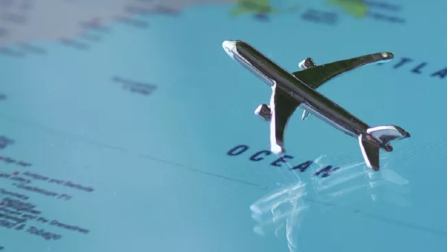 weltkarte_flugzeug.jpg (DE)