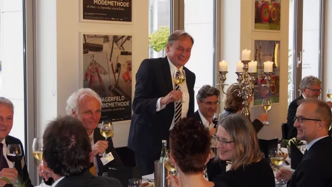 praesidentendinner_a_la_mode_bonn_bundeskunsthalle_20150907_foto_y._weber_38.jpg (DE)