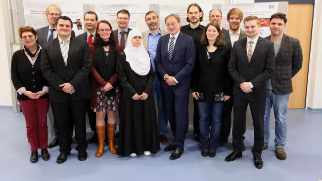 promotionsstipendienvergabe_gruppe_mit_praesident_ihne_20150318_sta_foto_e._tritschler_6068.jpg (DE)