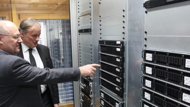 rechnercluster_berrendorf_praesident_ihne_201902_foto_m._flacke_33_teasercut.jpg (DE)