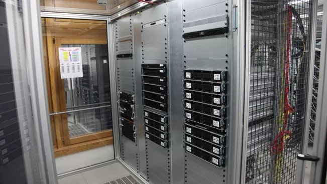 rechnercluster_berrendorf_praesident_ihne_201902_foto_m._flacke_84.jpg (DE)