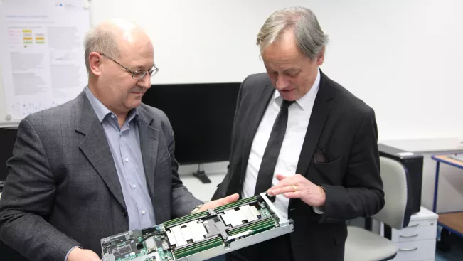 rechnercluster_berrendorf_praesident_ihne_201902_foto_m._flacke_9.jpg (DE)