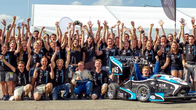 brs_motorsport_teamfoto_hockenheim_02_teasercut.jpg (DE)
