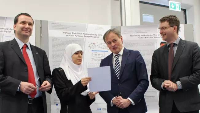 sawsan_jaafreh_mit_kaul_ihne_herpers_2015_foto_eva_tritschler_teasercut.jpg (DE)