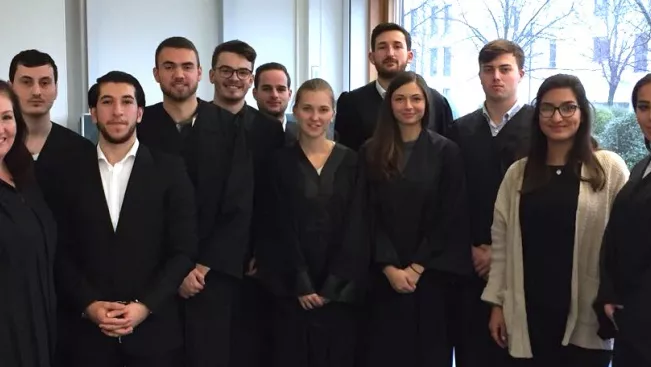 schroeder_mock_trial_didaktik_5982_teasercut.jpg (DE)