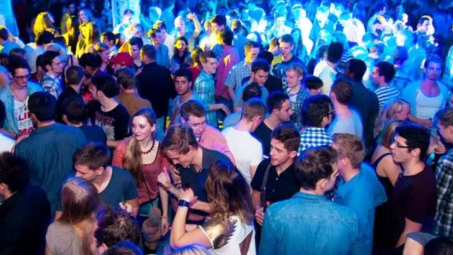 semesterwelcomeparty-2013_foto_asta-cut.jpg (DE)
