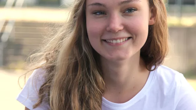 shooting_merchandise_studierende_gina_david_alex_fbwiwi_sta_20160922_foto_j._kuestenmacher_12.jpg (DE)