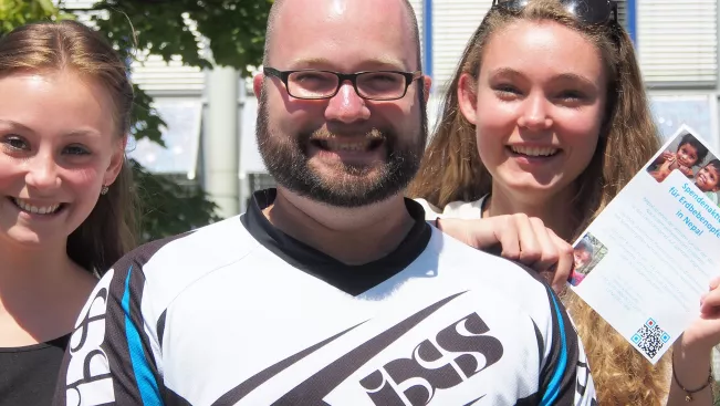 spendenaktion_nepal_fachschaft_wirtschaft_campus_sta_foto_j._kuestenmacher_01_teasercut.jpg(DE)