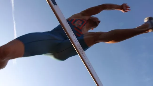 student_christian_heiman_beim_huerdenlauf_foto_e._tritschler_5994_teasercut.jpg(DE)