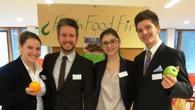 csr_trade_fair_studierende_teasercut.jpg (DE)