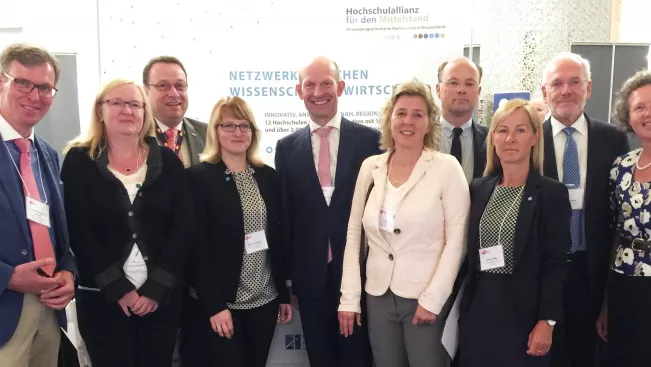 gain_konferenz_san_francisco_gruppe_mit_gross_geissler_201708_bild_a._moeglin_teasercut.jpg (DE)