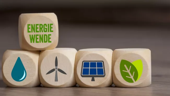 Würfel mit Symbolen zur Energiewende stockwerk fotodesign 226315655 teasercut.jpg (DE)