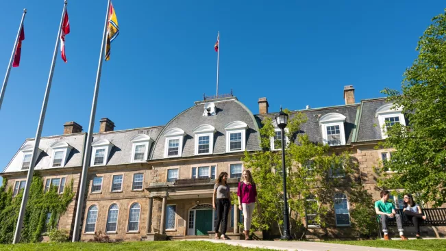new_brunswick_university_old_arts_building_foto_emma_davie_cc_by-sa_4.0_cut.jpg (DE)