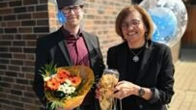 thomas_havelt_nach_erfolgreicher_doktorpruefung_mit_prof._dr._m._schmitz.jpg (DE)