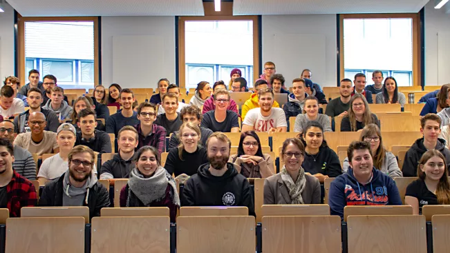 Ringvorlesung-Technik-und-Umwelt-Ethik-TUE_Vorlesung_EMT_SoSe-2019_Foto-Nils-Schwung (DE)