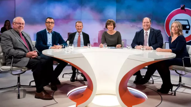 zdf-studio_68148-30-1_zdf-jule-roehr.jpg (DE)