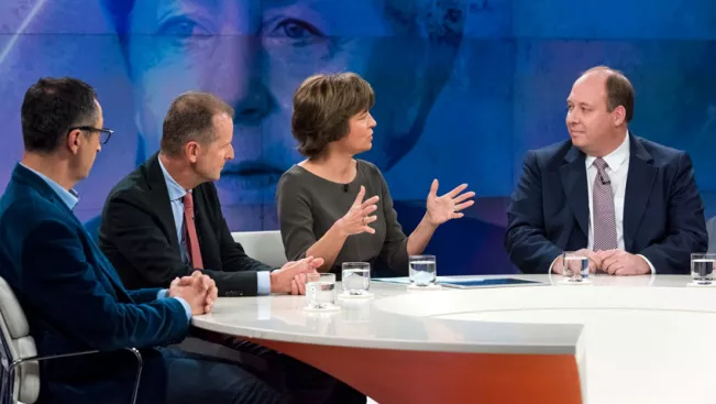 zdf-studio_68148-30-3_zdf-jule-roehr.jpg