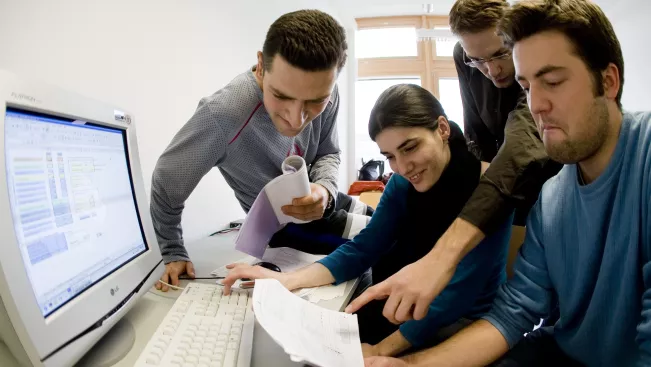 071102_wirtschaft_planspiel_25.jpg(DE)