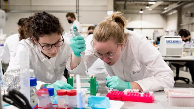 anna praktikum biologie volk Rhb Halle K 20220519 foto eric lichtenscheidt 23 fs22.jpg
