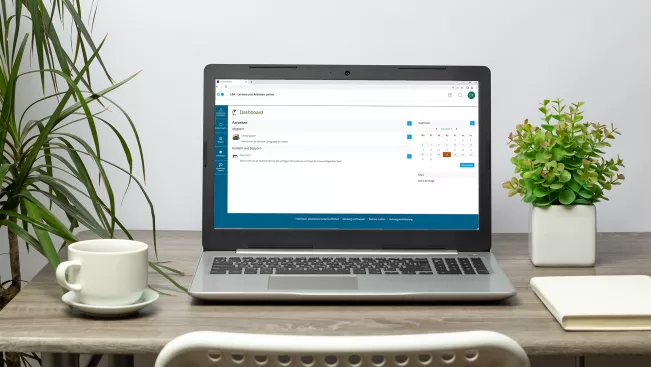 Laptop auf Schreibtisch: LEA Update 2023