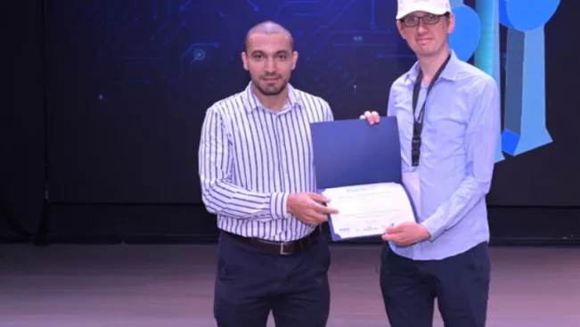 Best Paper Award für André Kless (rechts im Bild) auf der IEEE EDUCON 2023