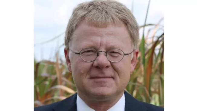 Portrait Professor Gadatsch für Newsletter 40