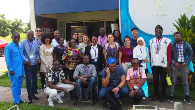 Teilnehmende Alumni-Konferenz Social Protection Ghana vor dem International Office der UCC