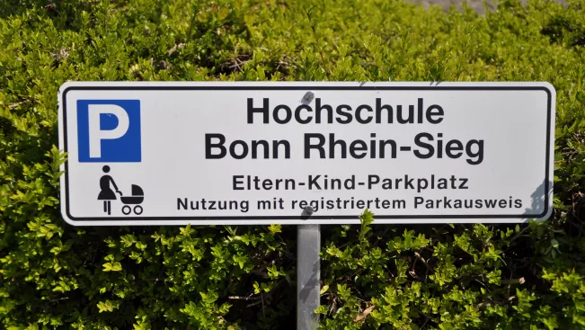 eltern-kind-parkplatz.jpg (DE)