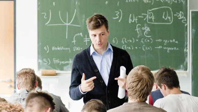 Mathe-Unterricht_FBEMT_20131014_StA_Foto-Lichtenscheidt.jpg (DE)