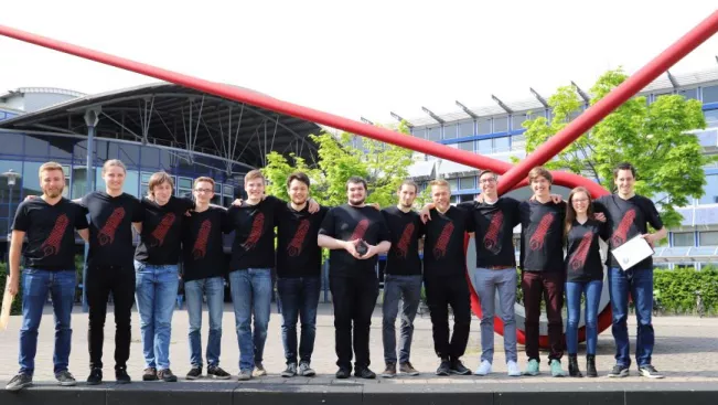 20190502_fbinf_redrocket_redbutton_t-shirt_kw_img_032-1-text.jpg (DE)