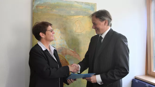 annegret_schnell_hartmut_ihne_ernennung_gleichstellungsbeauftragte_2009_foto_evatritschler.jpg (DE)