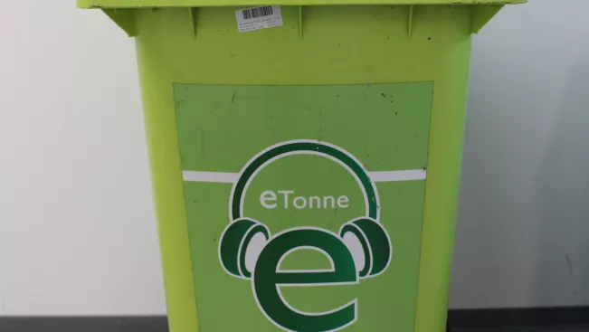 elektroschrotttonne_kuesgens2.jpg (DE)