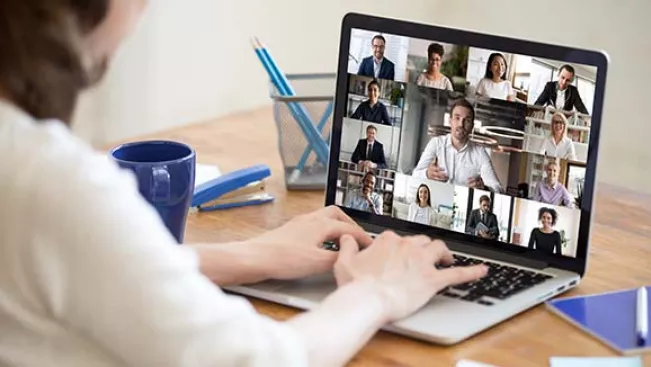 Laptop Videokonferenz Teilnehmende colourbox 44636408.jpg (DE)