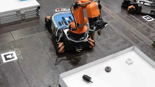 b-it-bots_youbot_im_einsatz.jpg