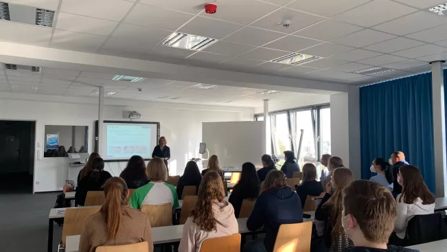 schnupperstudium_bio_3.jpg (DE)