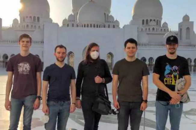 20211125_htb_abudhabi_redrocket_img_20211123_161435_bt.jpg (DE)