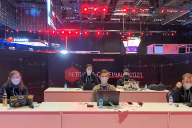 20211125_htb_abudhabi_redrocket_img_20211124_100524_bt.jpg (DE)