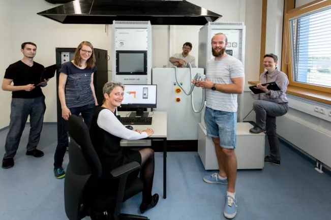 izne forschung wasserstoff labor gruppenbild sta 20220511 foto eric lichtenscheidt 33 fs22.jpg