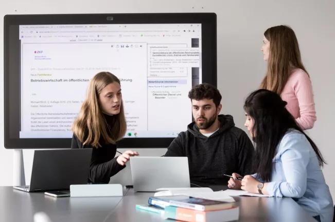 studierende arbeitsgruppe bibliothek sta 20220331 foto eric lichtenscheidt 29 fs22.jpg