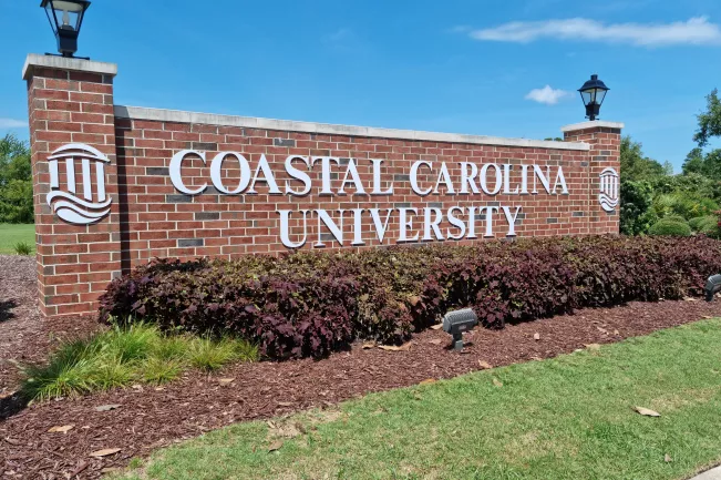 Schriftzug der Coastal Carolina University