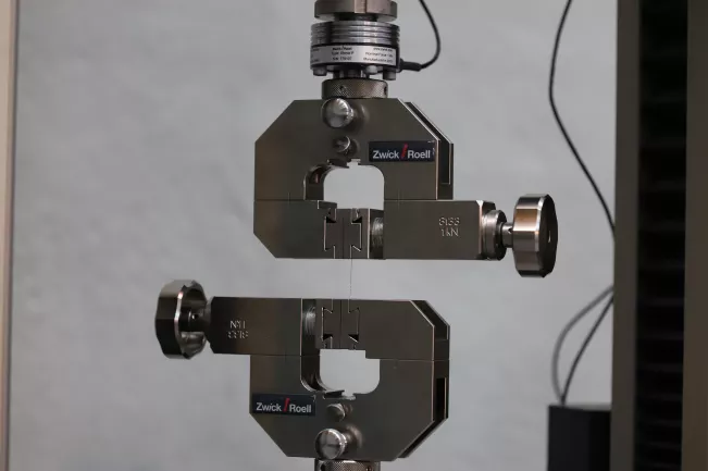 Universalpruefmaschine_Materialwissenschaften_Campus_Rheinbach_Projekt_WireLife_15122022_Foto_Pascal_Kimmich