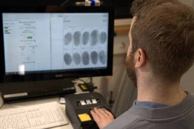 BEZ_Biolab_Fingerabdruckscanner