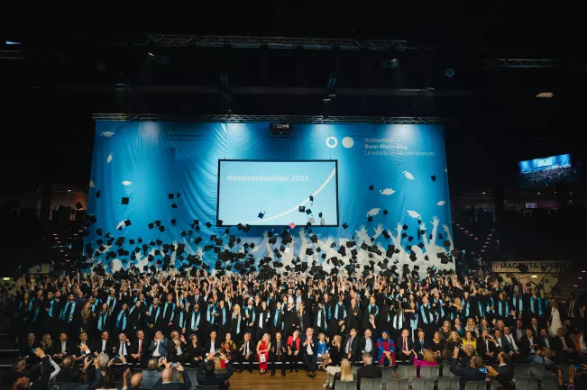 Absolventenfeier Telekom Dome Festakt 20231021 Foto Nathan Dreessen106.jpg
