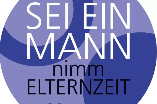 Väter und Elternzeit-dunkelblau