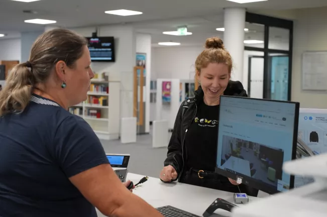 Bibliothek Servicetheke Ausleihe